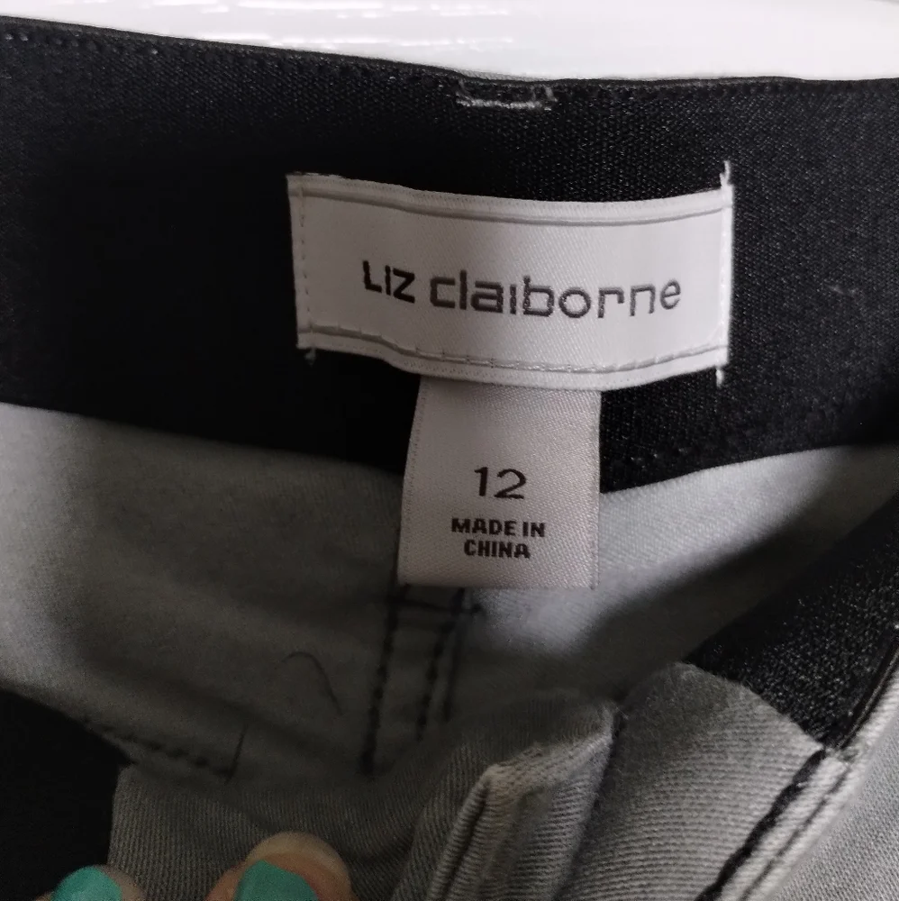 Liz Claiborne Women's Cropped Gray Pants Size 12
